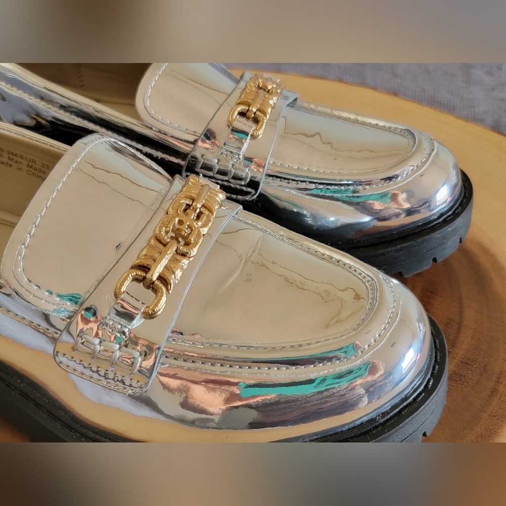 Sam Edelman Kids Sz 2 Teo Platform Metallic Silver Loafers with Gold Chain - Picture 9 of 16